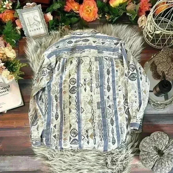 90’s Aztec Tribal Beachy 100% Print Balloon Sleeve Button Down - Picture 5 of 7